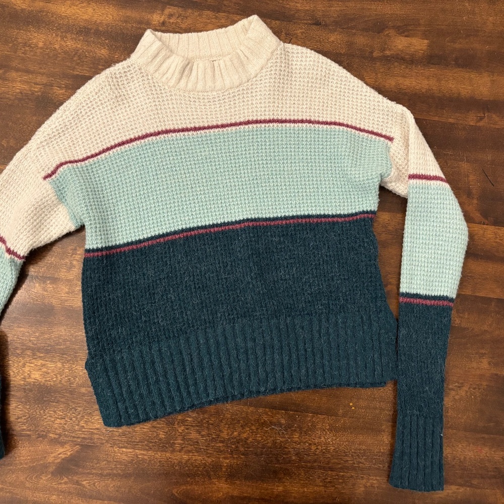 SO Brand Cropped Sweater, White/Blue/Green, Small